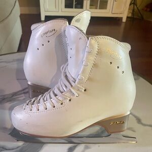 Edea Overture Figure Skates 245